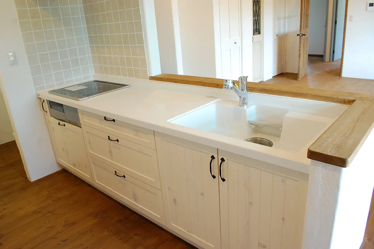 茨城県土浦市OAKSTYLE（オークスタイル）のアメリカンガレージスタイル住宅のキッチン