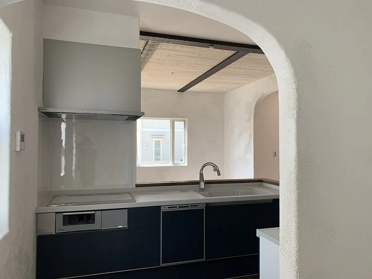 茨城県土浦市OAKSTYLE（オークスタイル）のアメリカンガレージスタイル住宅のキッチン