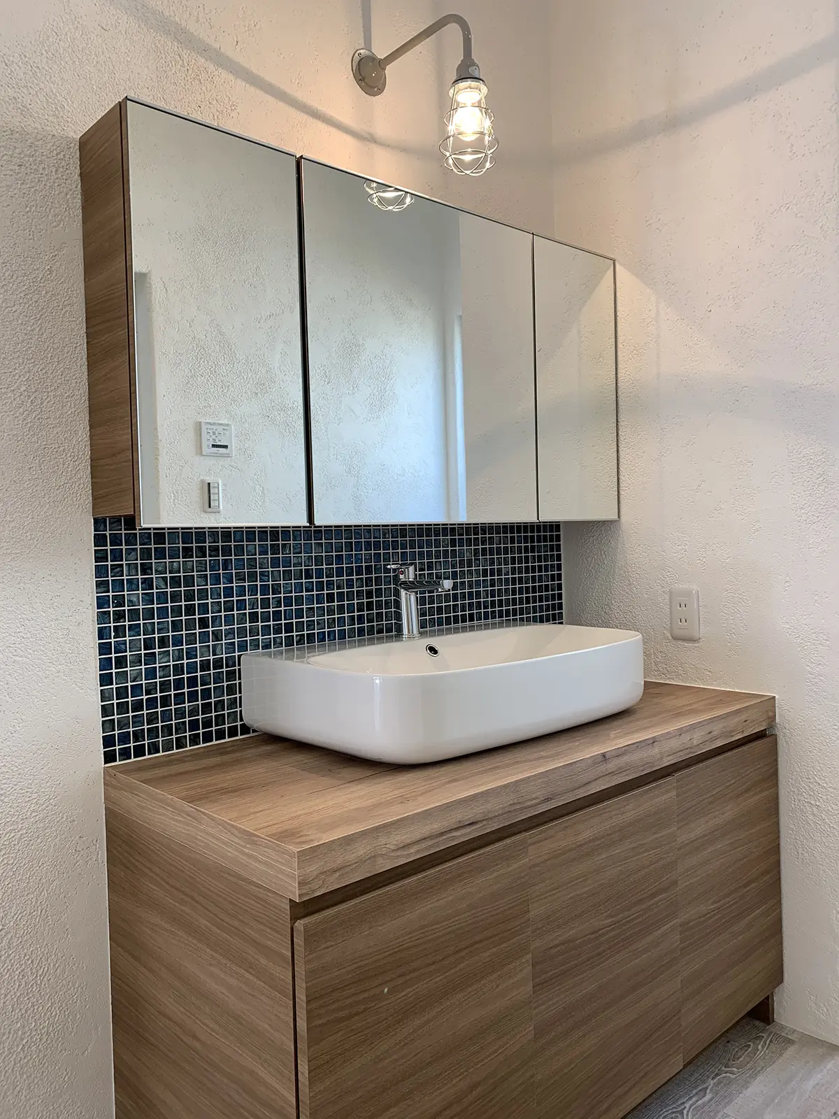 茨城県土浦市OAKSTYLE（オークスタイル）のアメリカンガレージスタイル住宅の洗面所