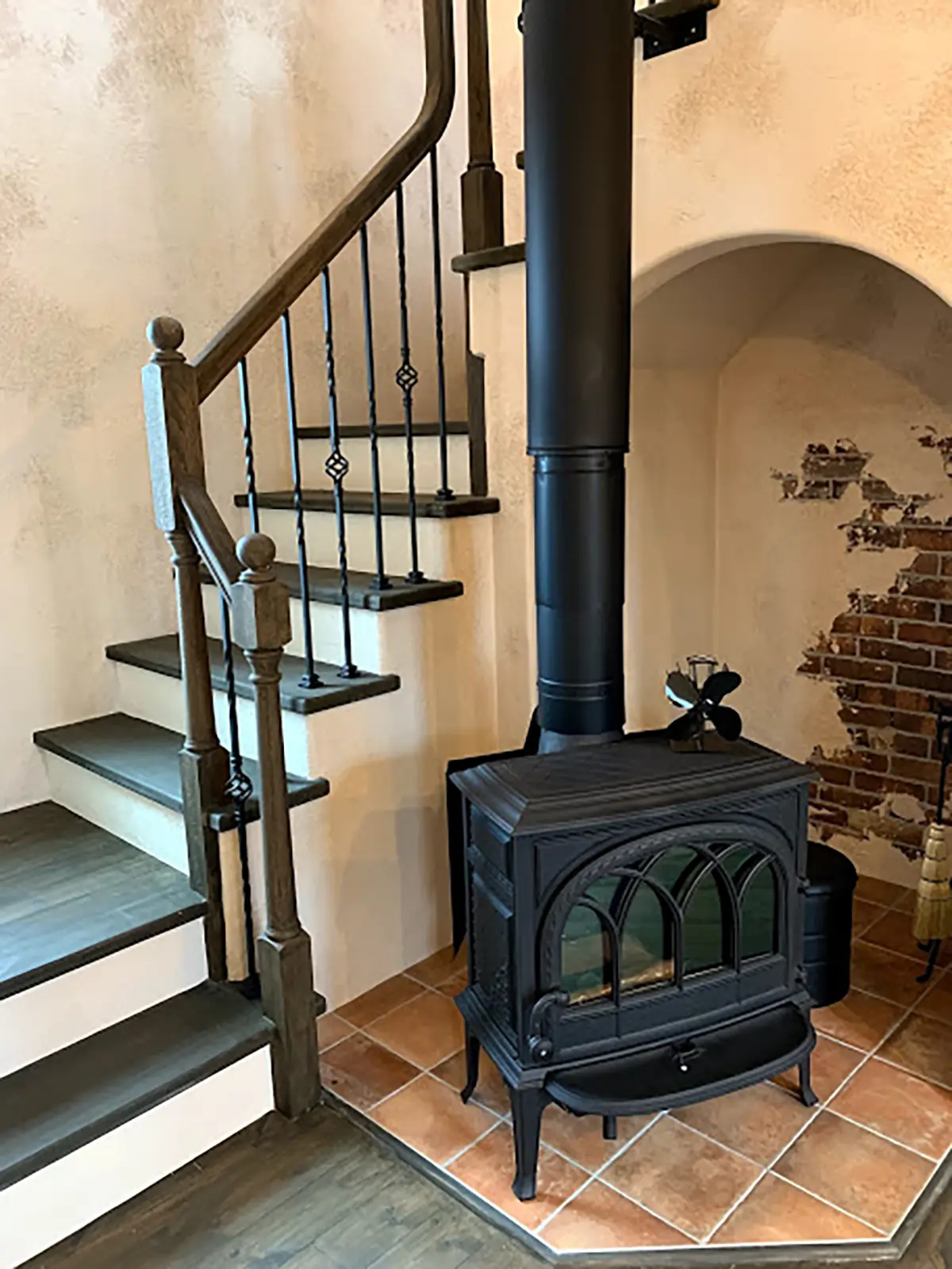 茨城県土浦市OAKSTYLE（オークスタイル）のユーロスタイル住宅の暖炉